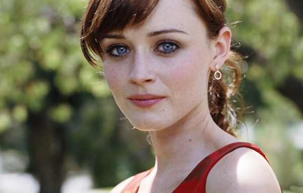 Знаменитая модель с веснушками