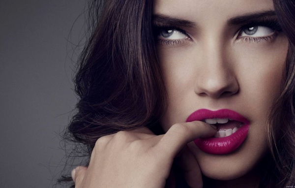 Знаменитая Адриана Лима