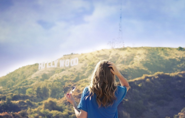 Девушка приехала в Голливуд