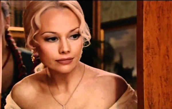 Очаровательная модель Елена Корикова