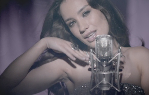 Модель Виктория Дайненко