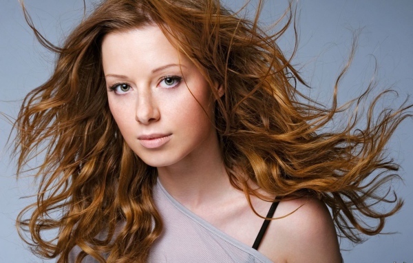 Популярная актриса Юлия Савичева