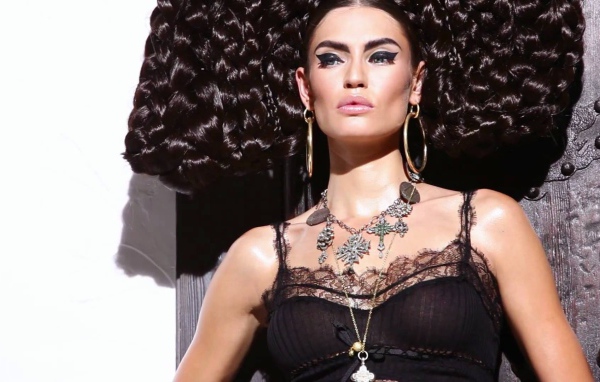 Актриса Саша Лусс