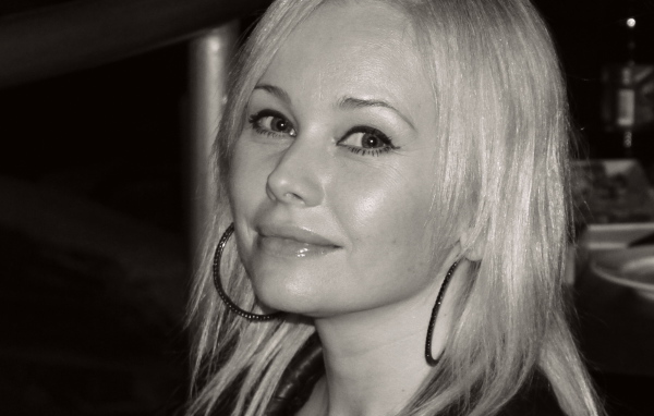 Знаменитая актриса Елена Корикова