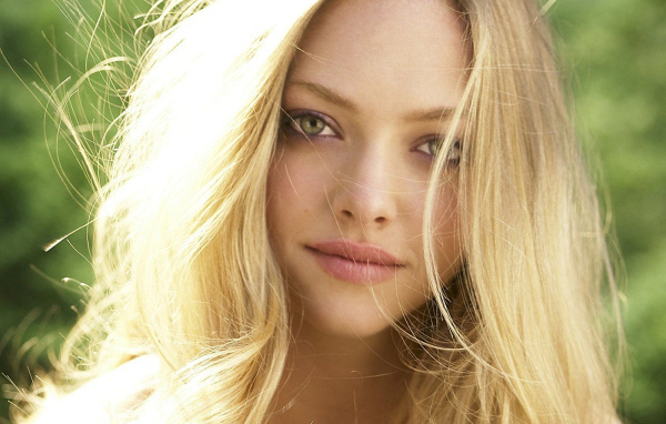 Очаровательная актриса Аманда Сайфред