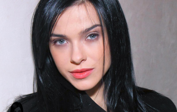 Знаменитая Елена Темникова