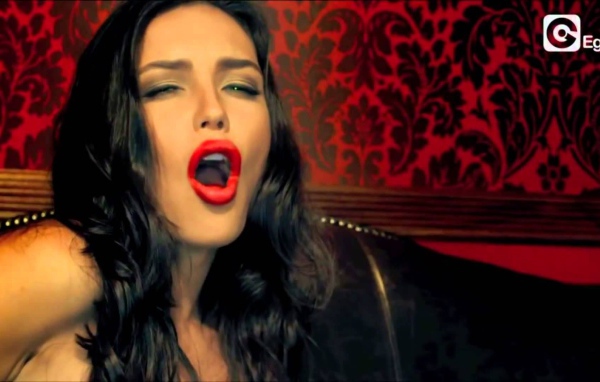 Красивая Елена Темникова