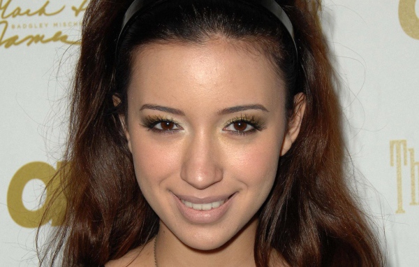 Очаровательная Кристиан Серратос