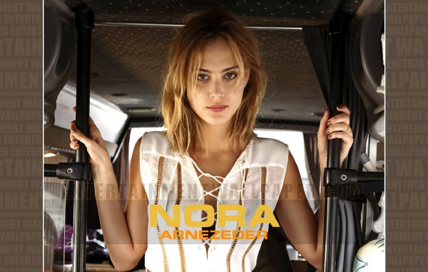 Красивая Нора Арнезедер