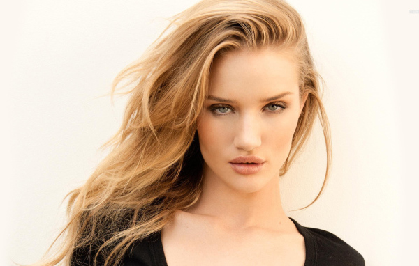 Прекрасная актриса Роузи Хантингтон-Уайтли