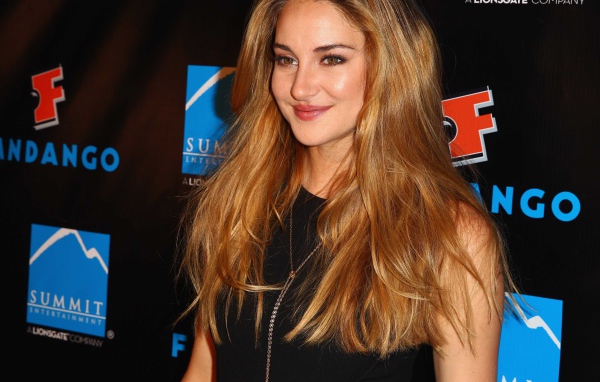 Популярная Шейлин Вудли