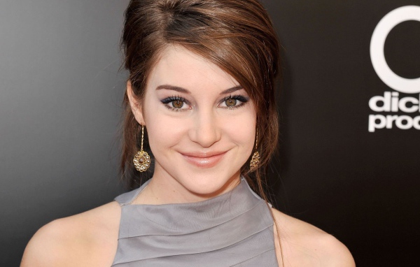 Знаменитая актриса Шейлин Вудли