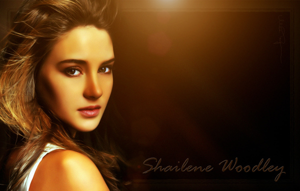 Популярная модель Шейлин Вудли