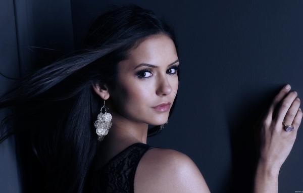 Знаменитая актриса Нина Добрев