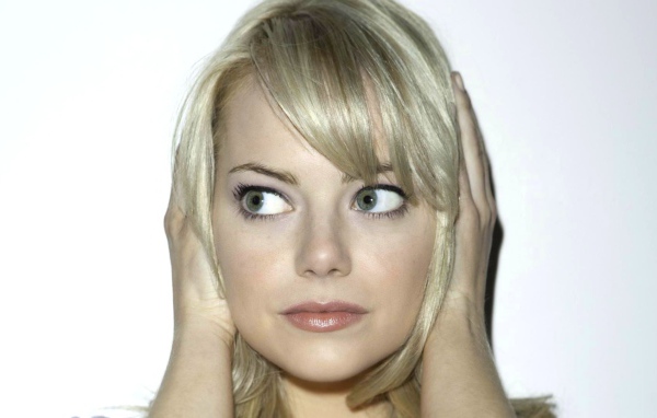 Эмма закрыла уши