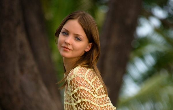 Девушка в ажурной кофте