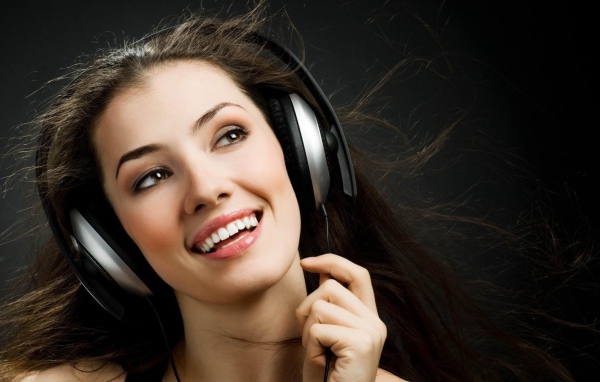 Девушка ди джей