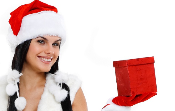 Девушка с подарком