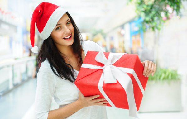 Снегурочка с подарком