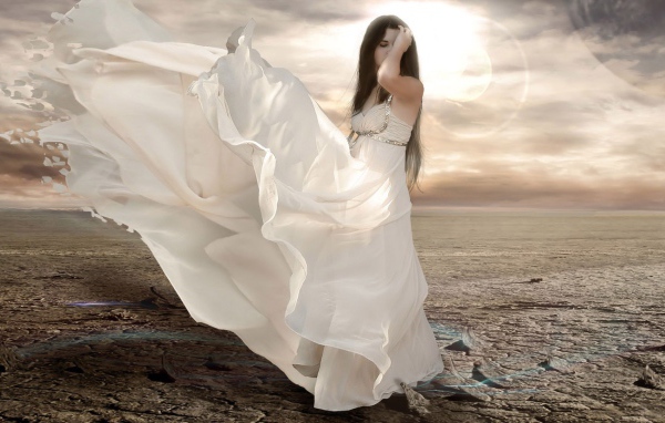 Девушка в белом платье в пустыне