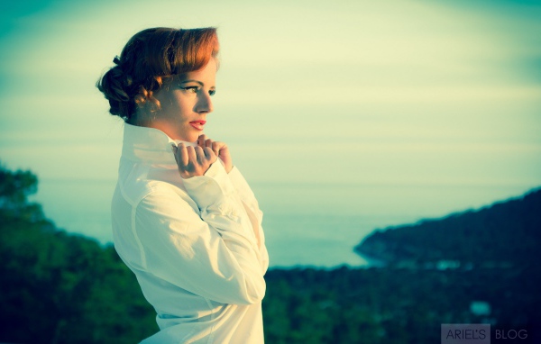 Девушка в белой куртке