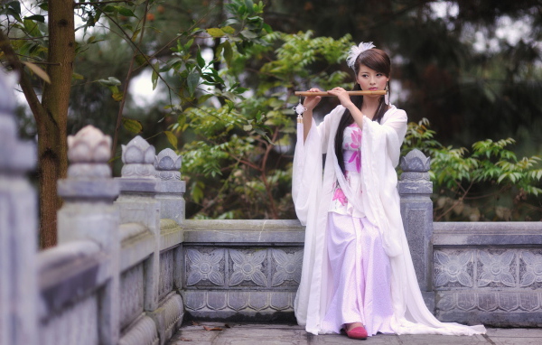 Девушка с флейтой