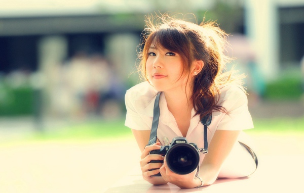 Девушка с фотоаппаратом