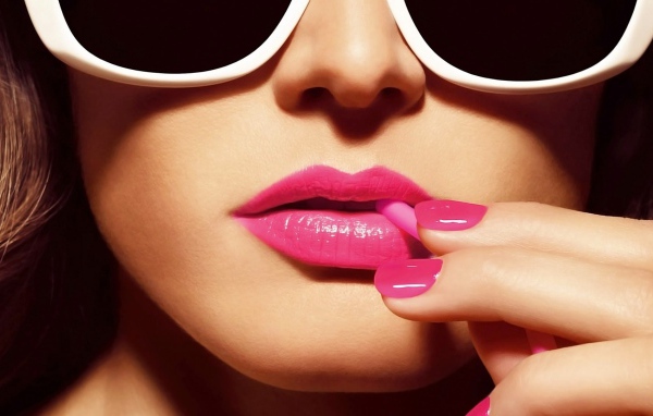 Розовый макияж