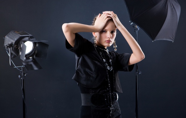 Девушка в фото салоне