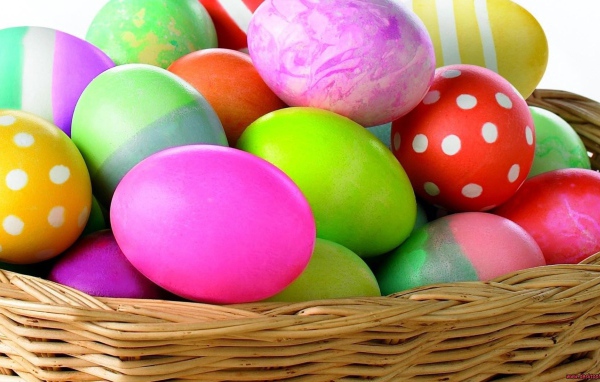 Разноцветные яйца на пасху