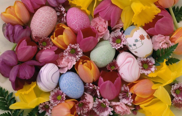 Пасхальные яйца с цветами