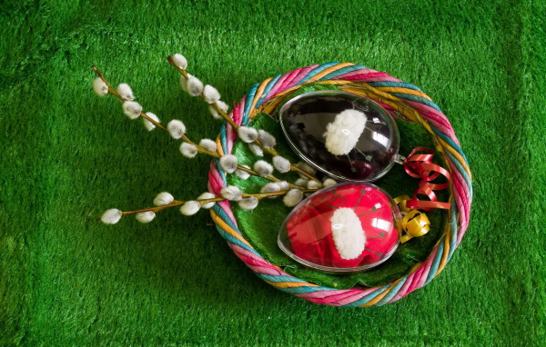 Яйца и мимоза на Пасху