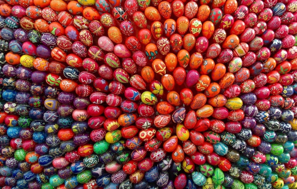 Орнамент из яиц на Пасху