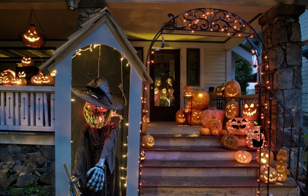 Дом украшен на праздник