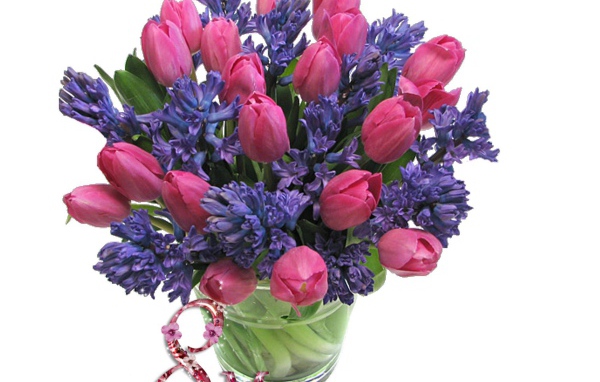 Ваза с цветами на 8 марта