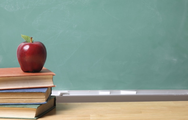 Учебники на столе День знаний 1 сентября