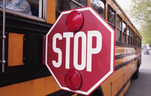 Школьный автобус в День знаний 1 сентября