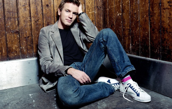 Эван Макгрегор в кедах