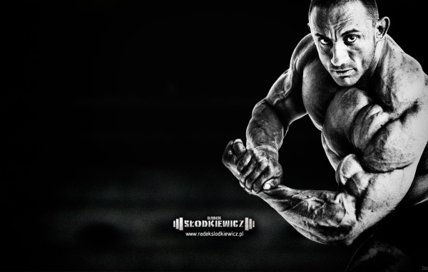 Мускулистый человек