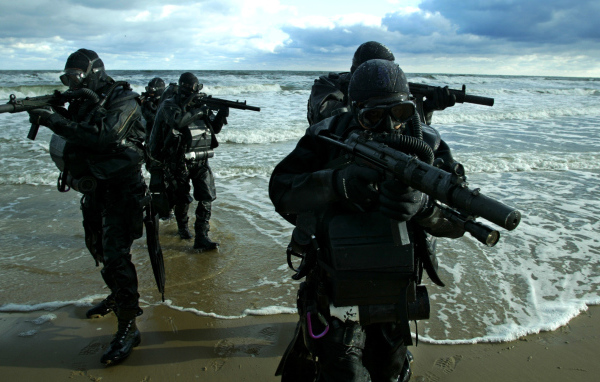 Спецназ на берегу моря