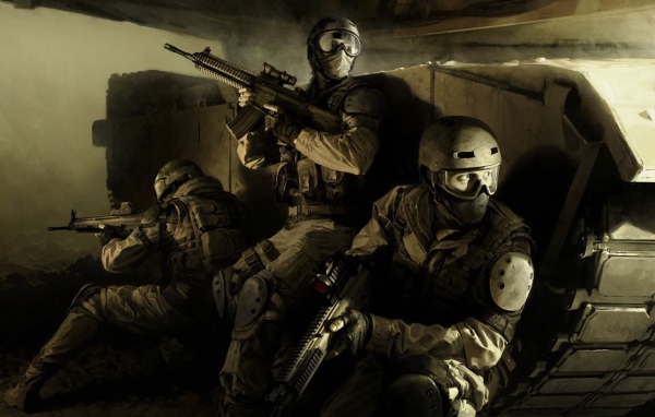 Бойцы спецназа за танком