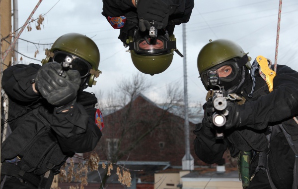Под прицелом у спецназа