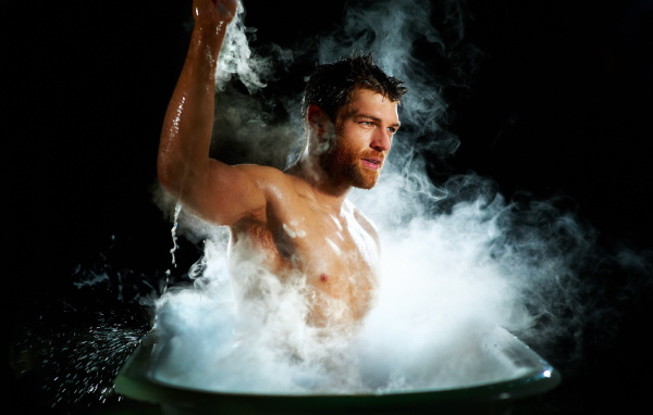 Мужчина в ванне