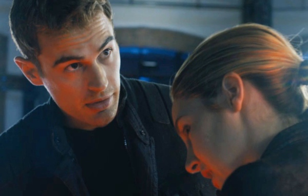 Суперзвезда Тео Джеймс