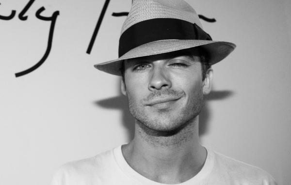 Йен Сомерхолдер в шляпе