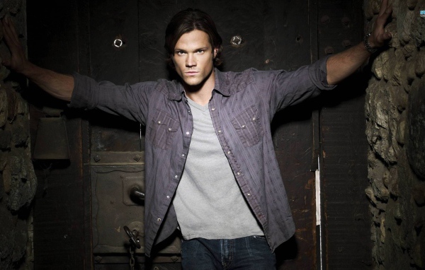 Джаред Падалеки в рубашке