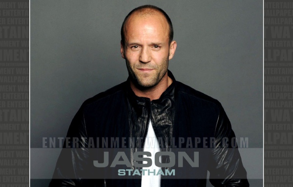 Джейсон Стэтхэм улыбается