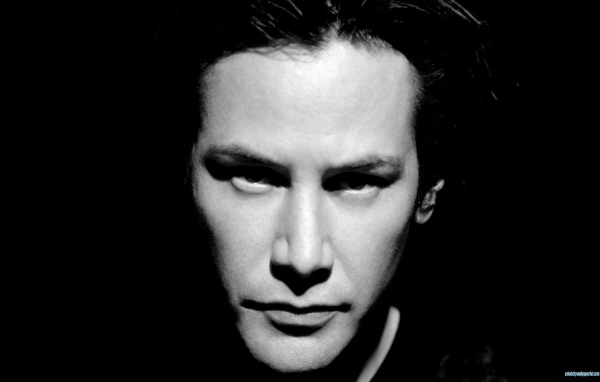 Киану Ривз в черно-белом