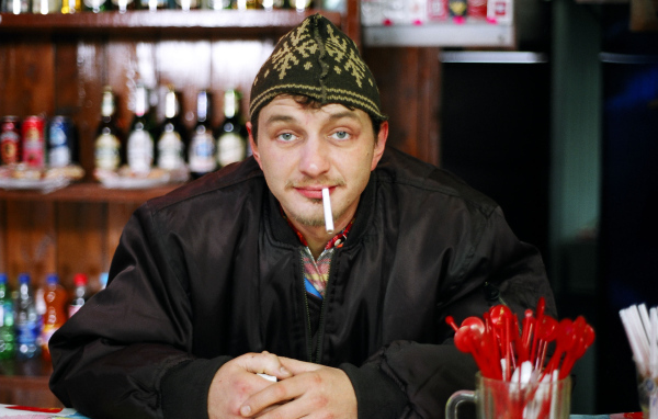 Марат Башаров с сигаретой