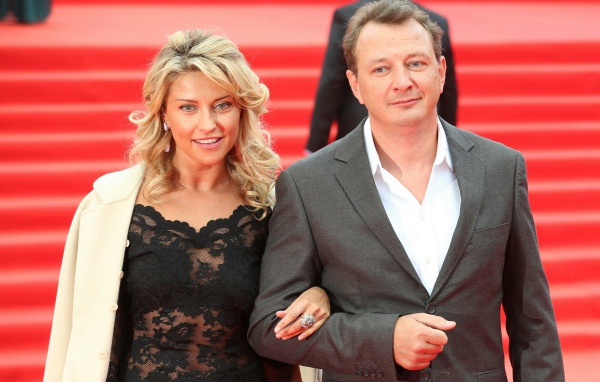 Марат Башаров со спутницей